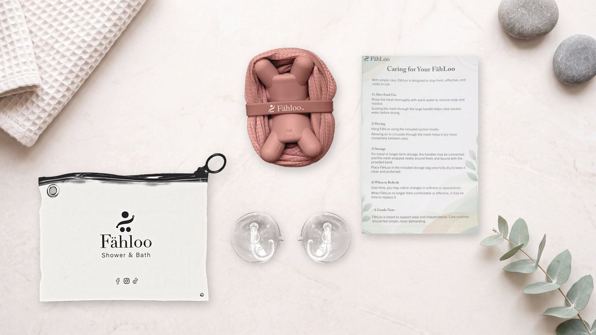 Everything in the box: Fähloo, 2 suction hooks, travel bag, care card